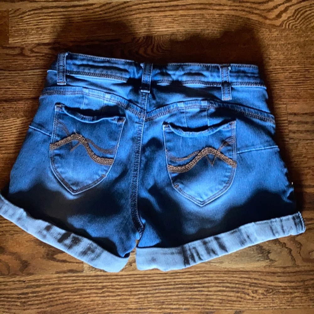Shorts - Picture 2 of 3
